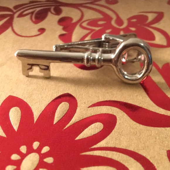 Key Tie Clip - Silver Tone- 1.5" Long - Picture 2 of 2